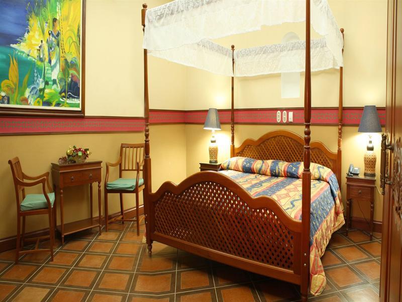 Colonial Hotel
